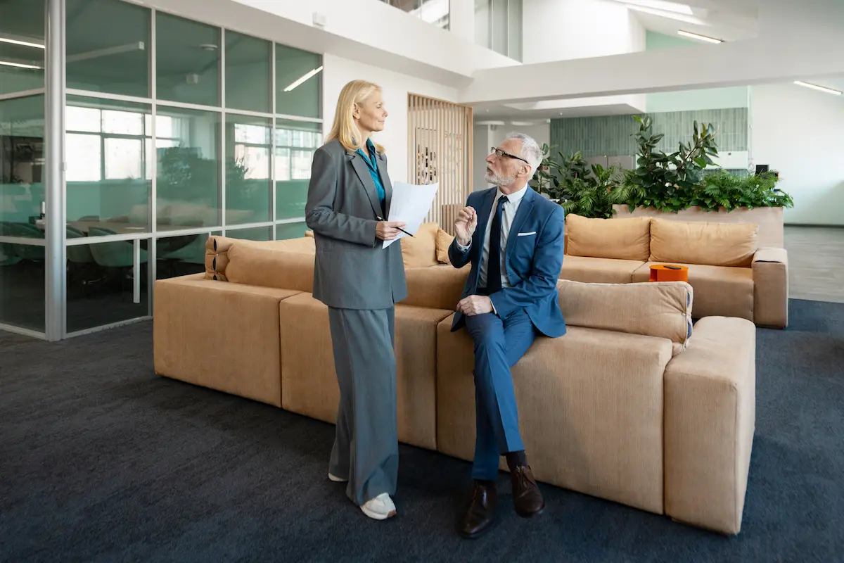 sofa-para-oficina-color-beige sofá oficina grande