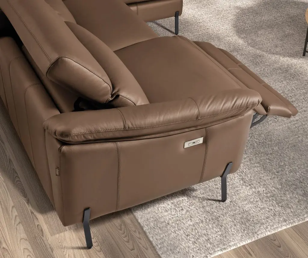 sofa-relax-tessa-con-mecanismo-abierto sofas relax eléctricos a medida