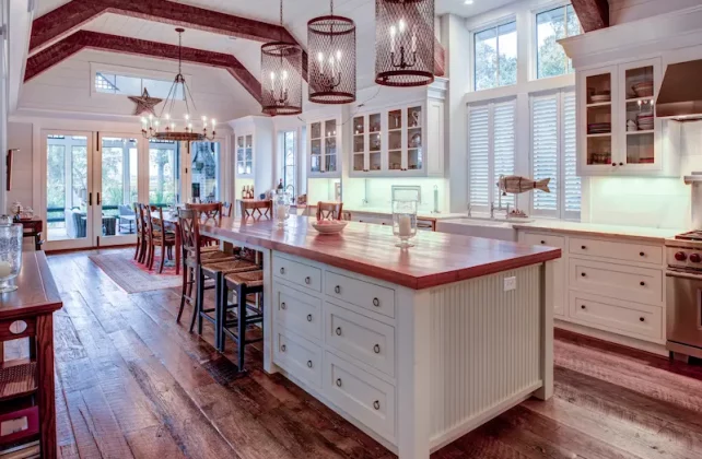 cocina-de-madera-maciza muebles de almacenaje para cocina